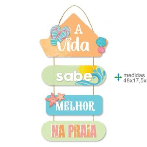placa de parede com frase: "a vida sabe melhor na praia."