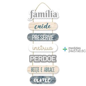 placa de parede com frase: "família, cuide, preserve, instrua, perdoe, beije e abrace, ame."